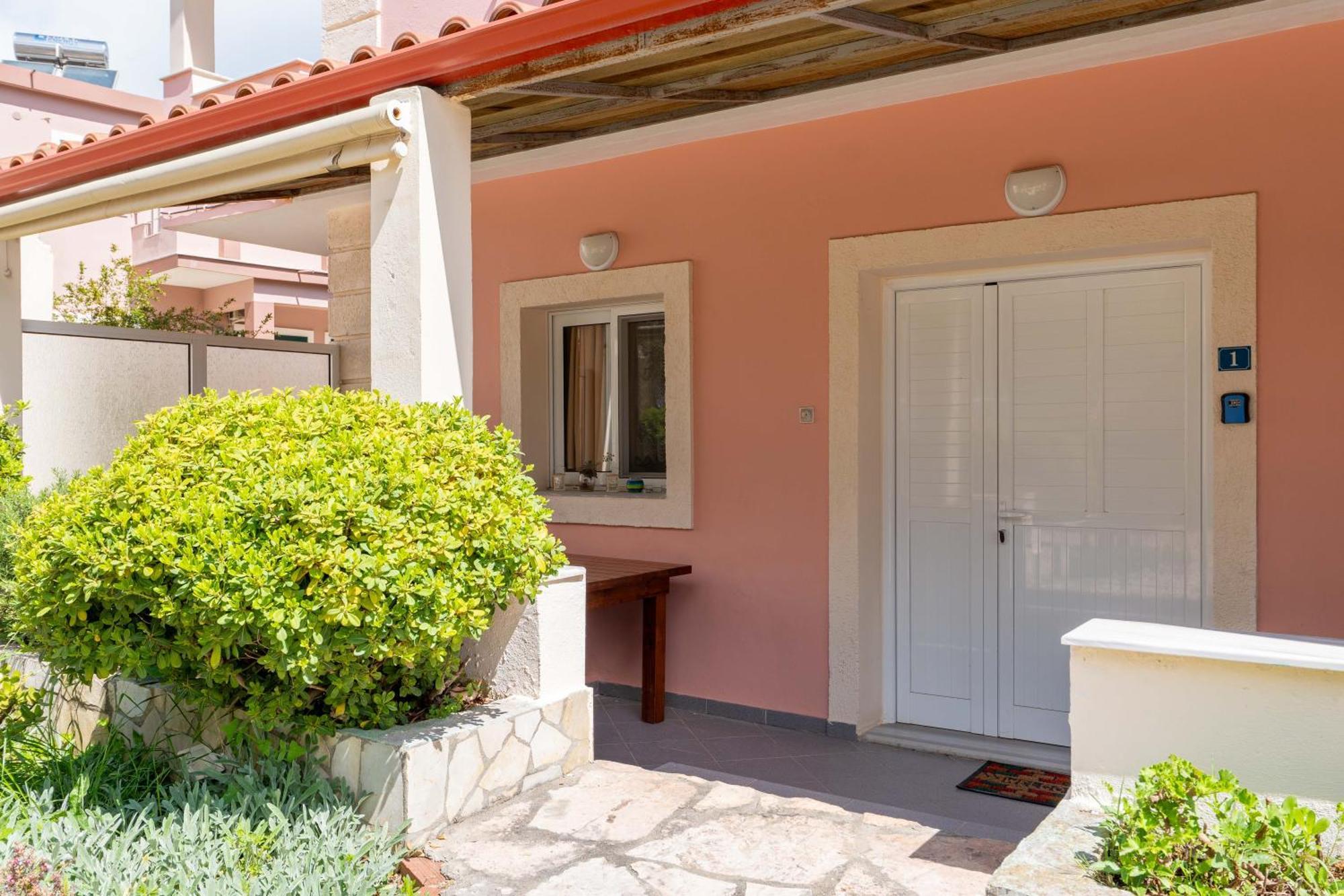 Cozy Apartments Downtown Ksamil Exterior photo