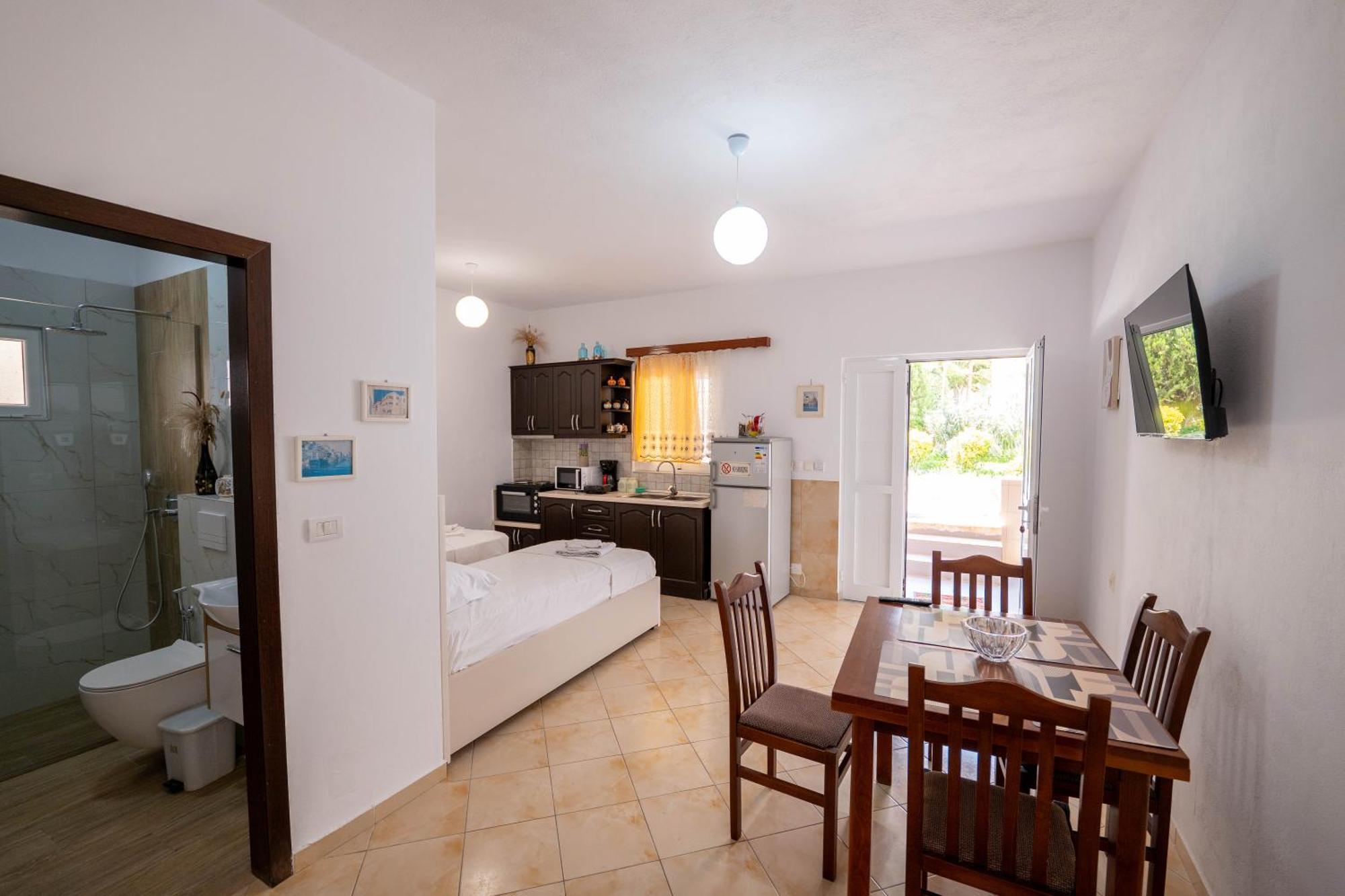 Cozy Apartments Downtown Ksamil Exterior photo
