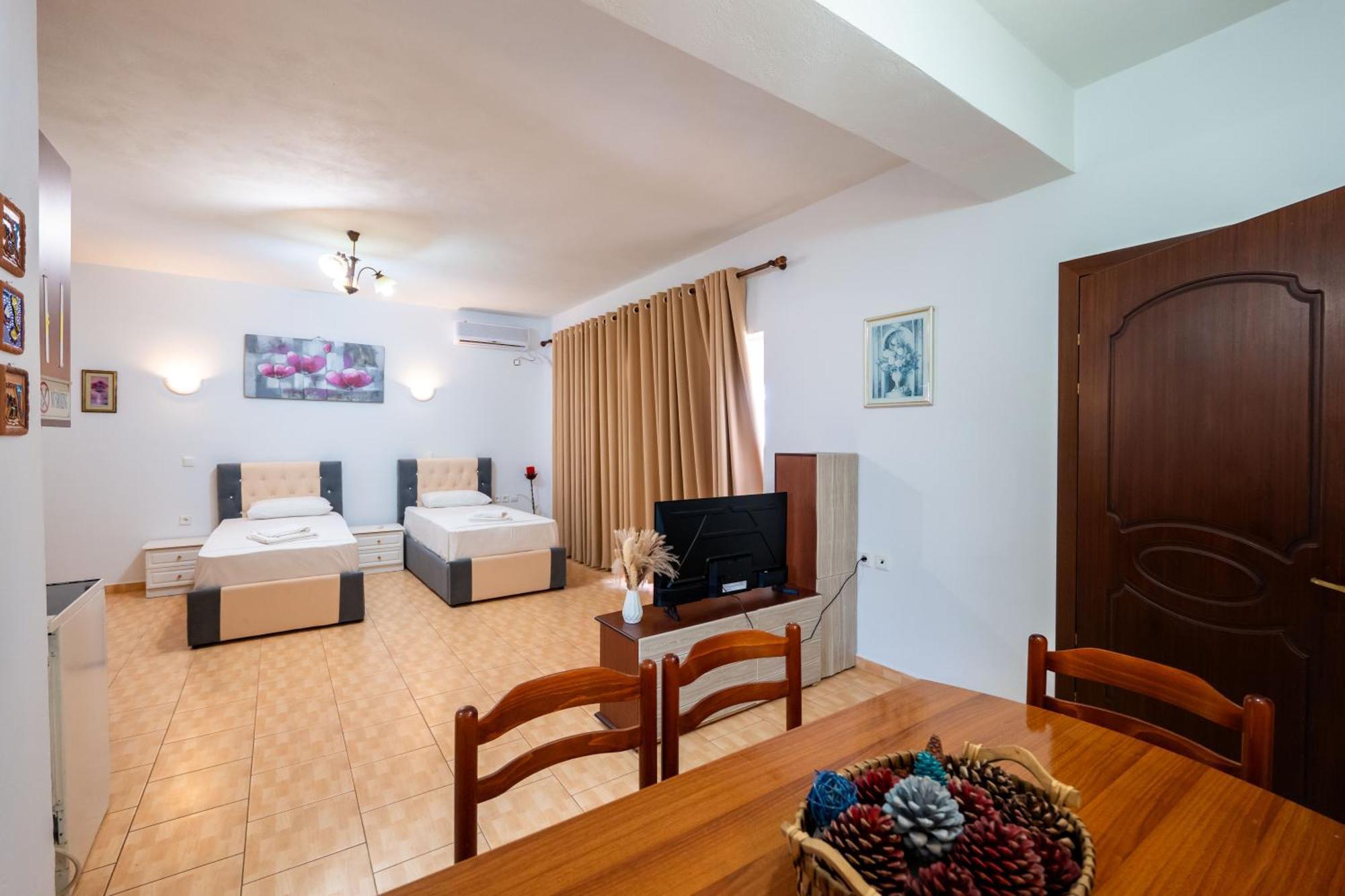 Cozy Apartments Downtown Ksamil Exterior photo